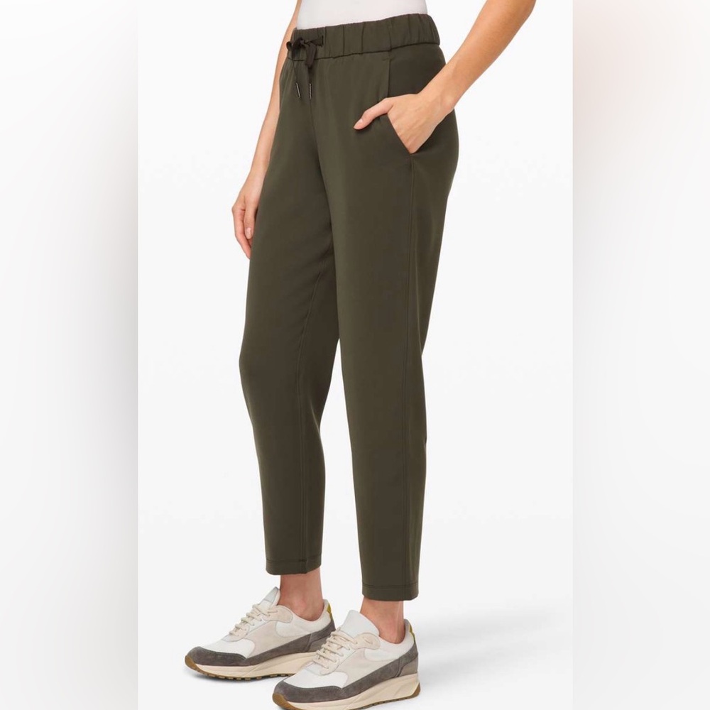 Lululemon On The Fly Dark Olive Straight Leg Athletic Pants EUC size 4